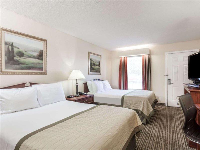 Baymont By Wyndham Hickory Hotel Exterior photo