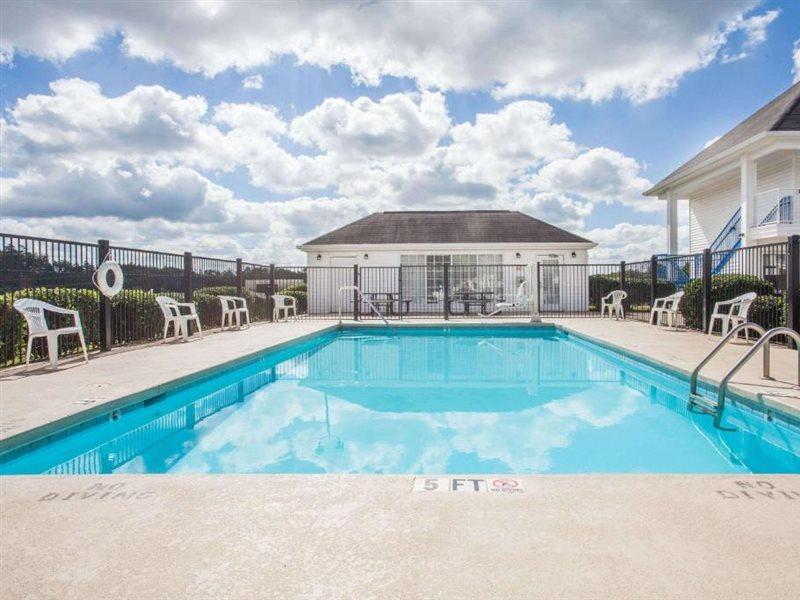 Baymont By Wyndham Hickory Hotel Exterior photo