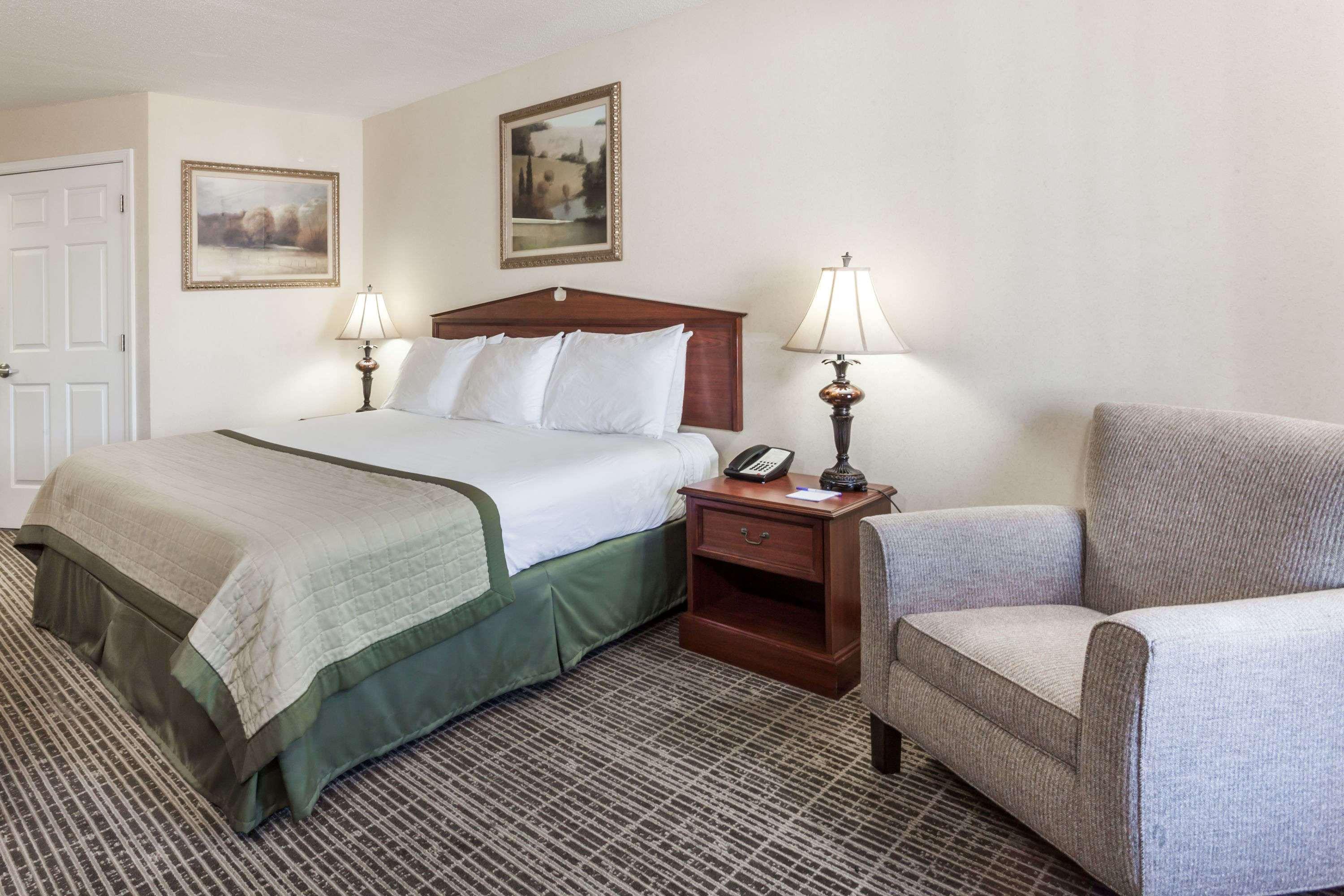 Baymont By Wyndham Hickory Hotel Exterior photo