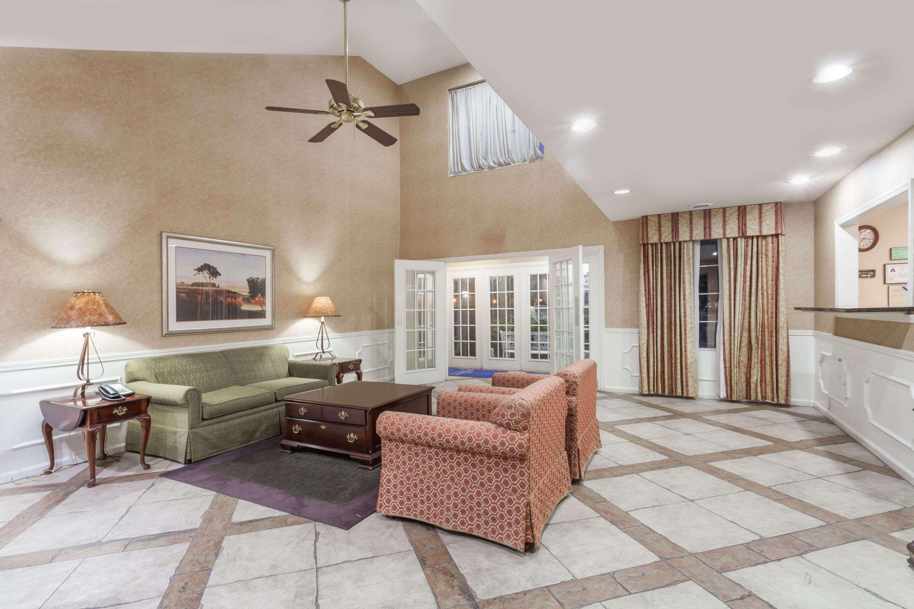 Baymont By Wyndham Hickory Hotel Exterior photo