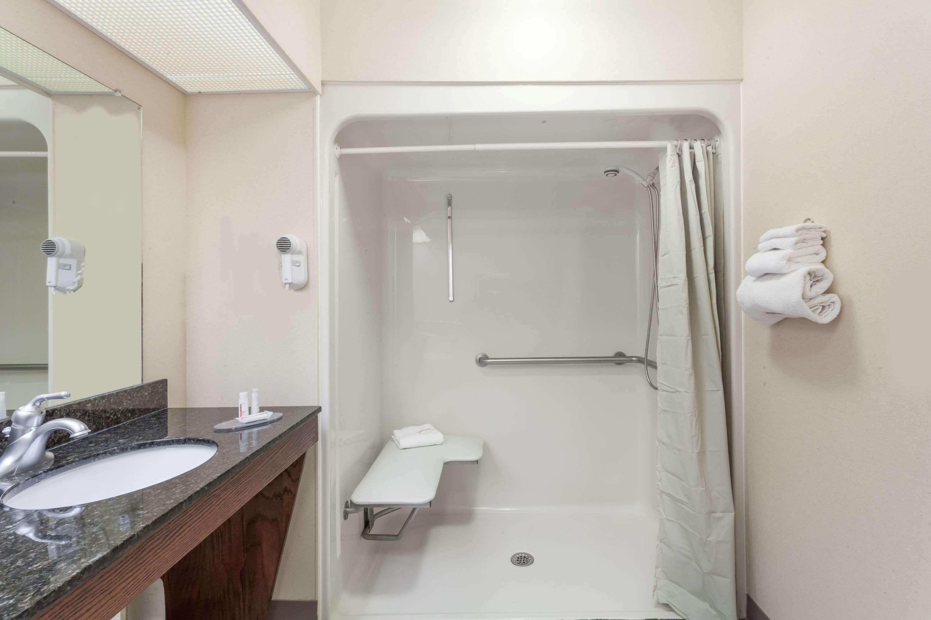 Baymont By Wyndham Hickory Hotel Exterior photo