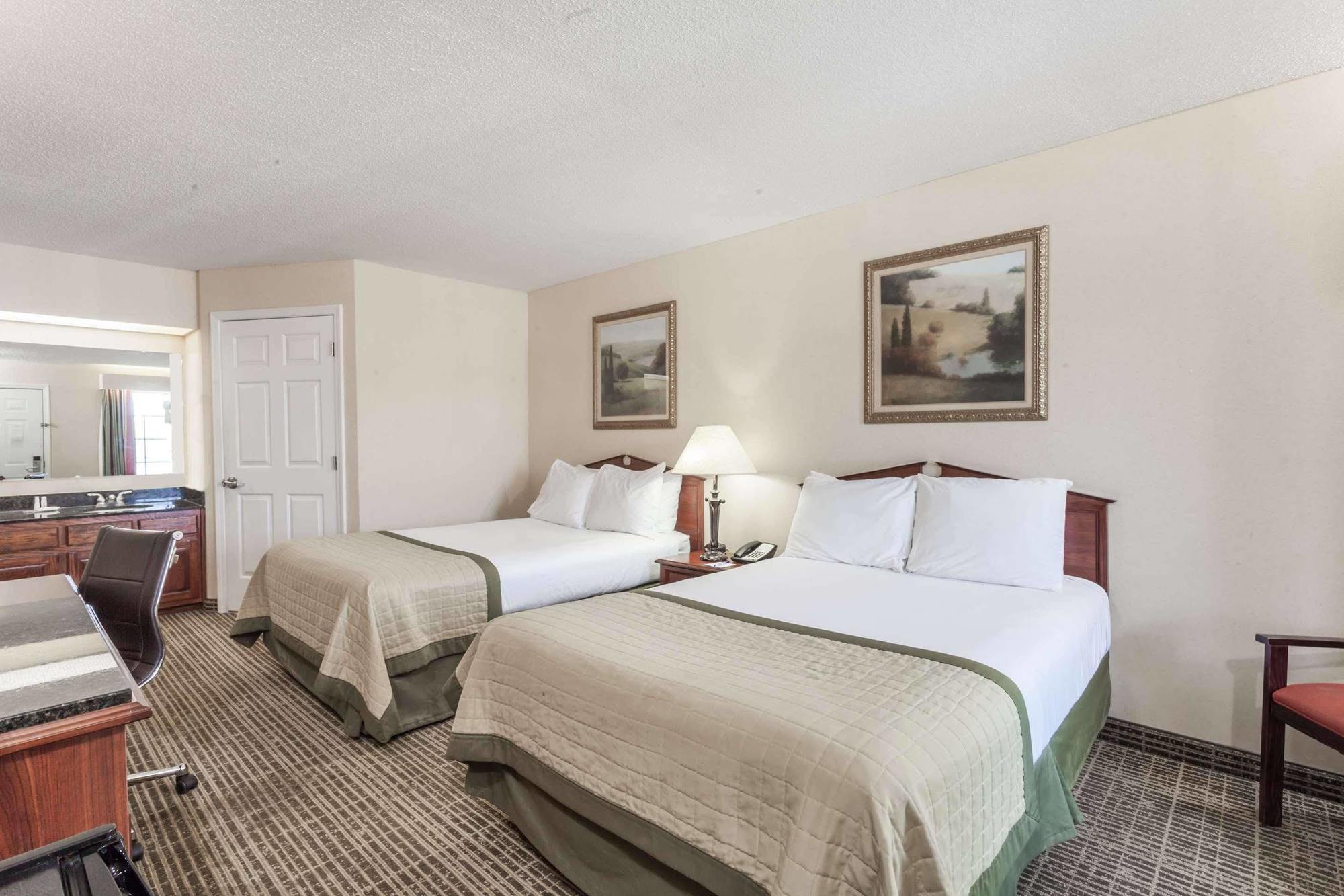 Baymont By Wyndham Hickory Hotel Exterior photo